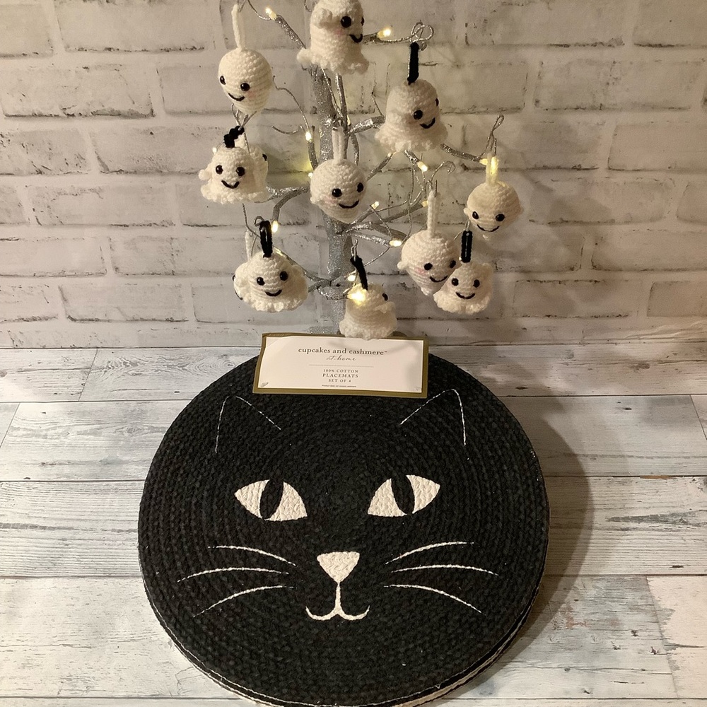 CUPCAKES & CASHMERE Set of 4 Cat Faces Halloween Placemats- 15”D